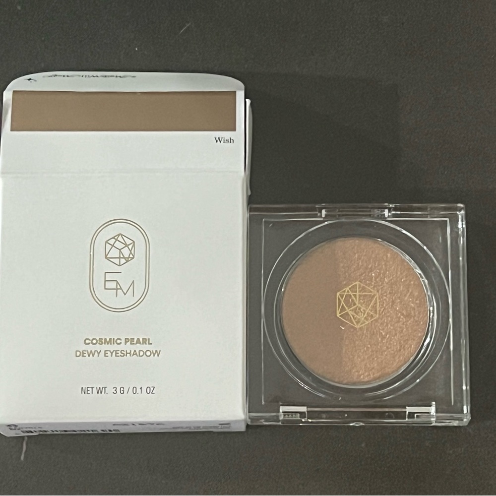 EM Cosmetics Dewy Eyeshadow